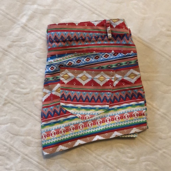 Aztec shorts - Picture 2 of 2